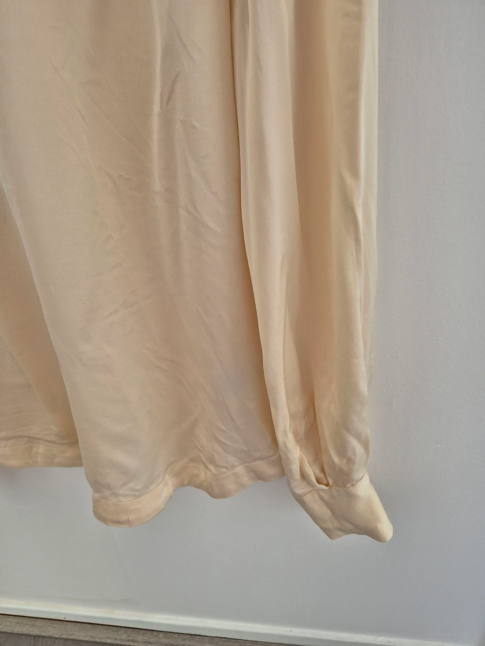 H&M crèmekleurige satijnlook blouse met knoopjes 36 S  – photo 4